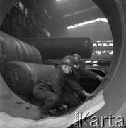 1972, Katowice, Polska.
Poseł do Sejmu PRL, spawacz z Huty Ferrum, podczas pracy.
Fot. Kazimierz Seko, zbiory Ośrodka KARTA