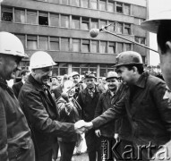 Lata70-te, Katowice, Polska.
Edward Gierek i Piotr Jaroszewicz z wizytą w jednej z kopalń.
Fot. NN, reprodukcja Kazimierz Seko, zbiory Ośrodka KARTA.
