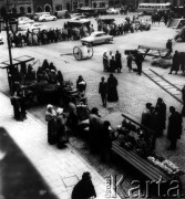 19.09.1962, Warszawa, Polska.
Plan filmu o Aleksandrze Gierymskim na Rynku Starego Miasta.
Fot. Jarosław Tarań, zbiory Ośrodka KARTA [62-26]

