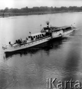 Wrzesień 1962, Warszawa, Polska.
Statek wycieczkowy na Wiśle.
Fot. Jarosław Tarań, zbiory Ośrodka KARTA [62-45]

