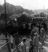 15.09.1962, Warszawa, Polska.
Wypadek drogowy na ul. Nowotki.
Fot. Jarosław Tarań, zbiory Ośrodka KARTA [62-72]

