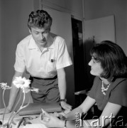 21.06.1965, Warszawa, Polska.
Aktor Stanisław Mikulski wstępuje do Spółdzielni Mieszkaniowej 