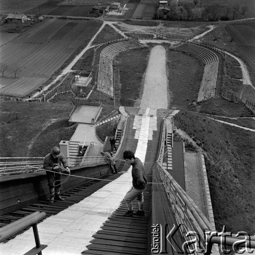 16.05.1965, Warszawa, Polska.
Skocznia narciarska na Mokotowie.
Fot. Jarosław Tarań, zbiory Ośrodka KARTA [65-67]
 
