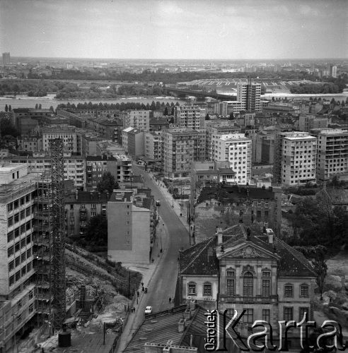 27.02.1965, Warszawa, Polska.
Ulica Tamka, z prawej pałac Ostrogskich, siedziba Towarzystwa Chopinowskiego.
Fot. Jarosław Tarań, zbiory Ośrodka KARTA [65-105]
 
