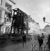 17.10.1965, Warszawa, Polska.
Przeprowadzka pomnika księcia Józefa Poniatowskiego, konwój na Mariensztacie.
Fot. Jarosław Tarań, zbiory Ośrodka KARTA [65-112]
 
