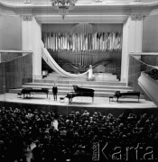 21.02.1965, Warszawa, Polska.
VII Konkurs Chopinowski, sala Filharmonii Narodowej.
Fot. Jarosław Tarań, zbiory Ośrodka KARTA [65-84]
 
