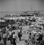 26.06.1965, Warszawa, Polska.
Statek wycieczkowy na Zalewie Zegrzyńskim.
Fot. Jarosław Tarań, zbiory Ośrodka KARTA [65-116]
 
