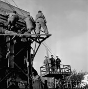 17.10.1965, Warszawa, Polska.
Przeprowadzka pomnika księcia Józefa Poniatowskiego.
Fot. Jarosław Tarań, zbiory Ośrodka KARTA [65-114]
 
