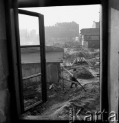 28.11.1966, Warszawa, Polska.
Widok budowy w okolicach ul. Kijowskiej na Pradze.
Fot. Jarosław Tarań, zbiory Ośrodka KARTA [66-245]
 
