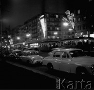 04.11.1966, Warszawa, Polska.
Neony świetlne w Alejach Jerozolimskich, przy skrzyżowaniu z ul. Kruczą.
Fot. Jarosław Tarań, zbiory Ośrodka KARTA [66-232]
 
