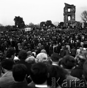01.05.1968, Warszawa, Polska.
1 Maja. Festyn przy ruinach Zamku Królewskiego.
Fot. Jarosław Tarań, zbiory Ośrodka KARTA [68-255]
 
