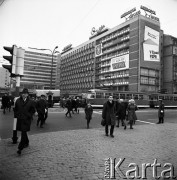 08.11.1968, Warszawa, Polska.
Dekoracje propagandowe z okazji V Zjazdu Polskiej Zjednoczonej Partii Robotniczej.
Fot. Jarosław Tarań, zbiory Ośrodka KARTA [68-241]
 
