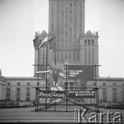 08.11.1968, Warszawa, Polska.
Dekoracje propagandowe z okazji V Zjazdu Polskiej Zjednoczonej Partii Robotniczej.
Fot. Jarosław Tarań, zbiory Ośrodka KARTA [68-241]
 
