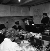 Październik 1968, Warszawa, Polska.
Sztab ćwiczeń Obrony Cywilnej na Dworcu Wschodnim.
Fot. Jarosław Tarań, zbiory Ośrodka KARTA [68-163]
 
