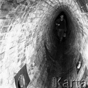 16.09.1968, Warszawa, Polska.
Praca w kanałach.
Fot. Jarosław Tarań, zbiory Ośrodka KARTA [68-195]
 
