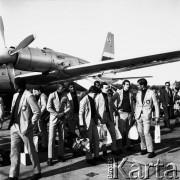 17.06.1968, Warszawa, Polska.
Przylot piłkarskiej reprezentacji Brazylii do Warszawy na spotkanie z drużyną Polski.
Fot. Jarosław Tarań, zbiory Ośrodka KARTA [68-390]
 
