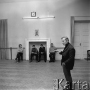 13.12.1969, Warszawa, Polska.
Tadeusz Łomnicki podczas zajęć ze studentami PWST.
Fot. Jarosław Tarań, zbiory Ośrodka KARTA [69-27]
 
