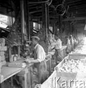 4.07.1969, Strzelin, Polska
Pracownicy kamieniołomu.
Fot. Jarosław Tarań, zbiory Ośrodka KARTA [69-42]
 
