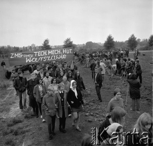 Wrzesień 1969, Warszawa, Polska.
Prace społeczne 