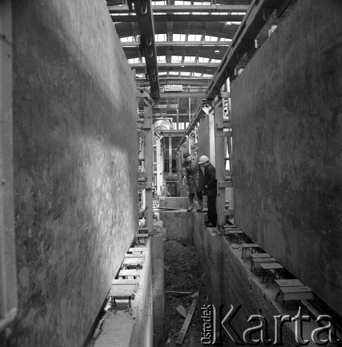 19.04.1969, Bzie Zameckie, Katowickie woj., Polska
Fabryka domów.
Fot. Jarosław Tarań, zbiory Ośrodka KARTA [69-75]
 
