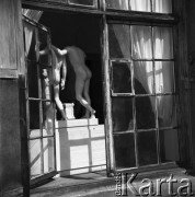 22.04.1969, Warszawa, Polska.
Rzeźby w Starej Pomarańczarni.
Fot. Jarosław Tarań, zbiory Ośrodka KARTA [69-174]
 
