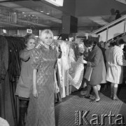 Grudzień 1969, Warszawa, Polska.
Zakupy w D.T. 