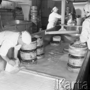 10.01.1969, Giżycko, Polska
Zakład produkujące żółte sery gouda.
Fot. Jarosław Tarań, zbiory Ośrodka KARTA [69- 208]
 
