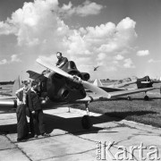 6.08.1969, Warszawa - Gocław, Polska.
Samoloty na lotnisku Aeroklubu.
Fot. Jarosław Tarań, zbiory Ośrodka KARTA [69-155]
 
