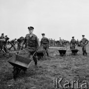 Wrzesień 1969, Warszawa, Polska.
Prace społeczne pod patronetem dziennika 