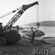 24.03.1969, Włocławek, Polska
Budowa zapory na dolnej Wiśle.
Fot. Jarosław Tarań, zbiory Ośrodka KARTA [69-219]
 
