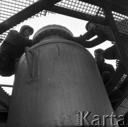 30.01.1969, Warszawa, Polska.
Budowa rozdzielni gazu ziemnego.
Fot. Jarosław Tarań, zbiory Ośrodka KARTA [69-354]
 

