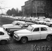 10.04.1970, Warszawa, Polska.
 Taksówki Miejskiego Przedsiębiorstwa Taksówkowego.
 Fot. Jarosław Tarań, zbiory Ośrodka KARTA [70-6]
   
