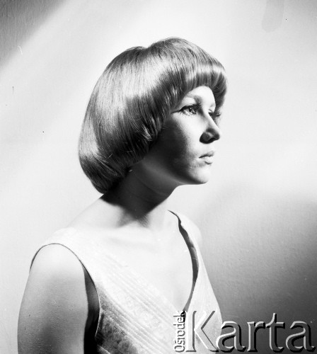 1970, Warszawa, Polska.
 Fryzura modna w sezonie 1969/70.
 Fot. Jarosław Tarań, zbiory Ośrodka KARTA [70-18]
   
