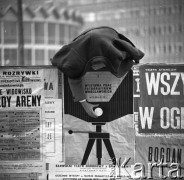 Październik 1970, Warszawa, Polska.
 Plakat reklamujący wystawę prac wrocławskich fotografików.
 Fot. Jarosław Tarań, zbiory Ośrodka KARTA [70-99]
   
