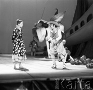 8.07.1970, Warszawa, Polska.
Teatr Polski, Krystyna Królówna i Bronisław Pawlik na scenie.
Fot. Jarosław Tarań, zbiory Ośrodka KARTA [70-119]
 
