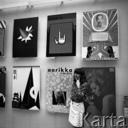 4.06.1970, Warszawa, Polska.
Biennale plakatu, nagrodzone plakaty fińskie.
Fot. Jarosław Tarań, zbiory Ośrodka KARTA [70-141]
 
