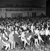 21.04.1970, Warszawa, Polska.
500-setna Karuzela Warszawska, widownia, w tle napis: 