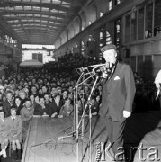 Marzec 1970, Warszawa, Polska.
 Jarema Stępowski przy mikrofonie, koncert w Zakładach im. Waryńskiego i wręczenie artyście złotej płyty.
 Fot. Jarosław Tarań, zbiory Ośrodka KARTA [70-209]
   
