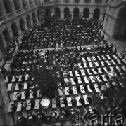 2.07.1970, Warszawa, Polska.
Aula Politechniki Warszawskiej, egzaminy wstępne na studia.
Fot. Jarosław Tarań, zbiory Ośrodka KARTA [70-324]
 
