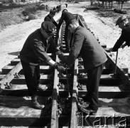8.09.1970, Mińsk Mazowiecki okolice, Polska
Budowa wielkiej obwodnicy warszawskiej.
Fot. Jarosław Tarań, zbiory Ośrodka KARTA [70-317]
 
