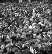 31.05.1970, Pisz, Polska
Uczestnicy festynu, z tyłu członkowie orkiestry z trąbami.
Fot. Jarosław Tarań, zbiory Ośrodka KARTA [70-281]
 

