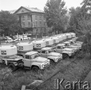Wrzesień 1970, Warszawa, Polska.
Przedsiębiorstwo ZREMB, ciężarówki.
Fot. Jarosław Tarań, zbiory Ośrodka KARTA [70-316]
 
