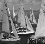 Lipiec 1970, Zalew Zegrzyński, Polska
Żaglówki na zalewie Zegrzyńskim, regaty.
Fot. Jarosław Tarań, zbiory Ośrodka KARTA [70-303]
 

