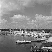 Lipiec 1970, Zalew Zegrzyński, Polska
Żaglówki nad zalewem Zegrzyńskim.
Fot. Jarosław Tarań, zbiory Ośrodka KARTA [70-304]
 

