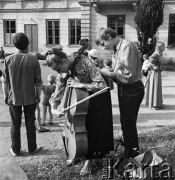 Lipiec 1970, Sanniki, Polska
 Pałacyk w Sannikach, 