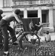 Lipiec 1970, Sanniki, Polska
Pałacyk w Sannikach, 