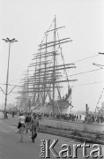 1970, Szczecin, Polska
Żaglowce w porcie.
Fot. Jarosław Tarań, zbiory Ośrodka KARTA [70-297]
 
