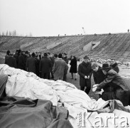 12.02.1971, Warszawa, Polska.
 Namiot na tartan Skry.
 Fot. Jarosław Tarań, zbiory Ośrodka KARTA [71-29]
   
