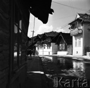 25-30.05.1971, Szczawnica, Polska
 Ulica po deszczu.
 Fot. Jarosław Tarań, zbiory Ośrodka KARTA [71-26]
   
