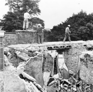 5.07.1971, Warszawa, Polska.
 Odbudowa Zamku Królewskiego - prace przygotowawcze.
 Fot. Jarosław Tarań, zbiory Ośrodka KARTA [71-30]
   
